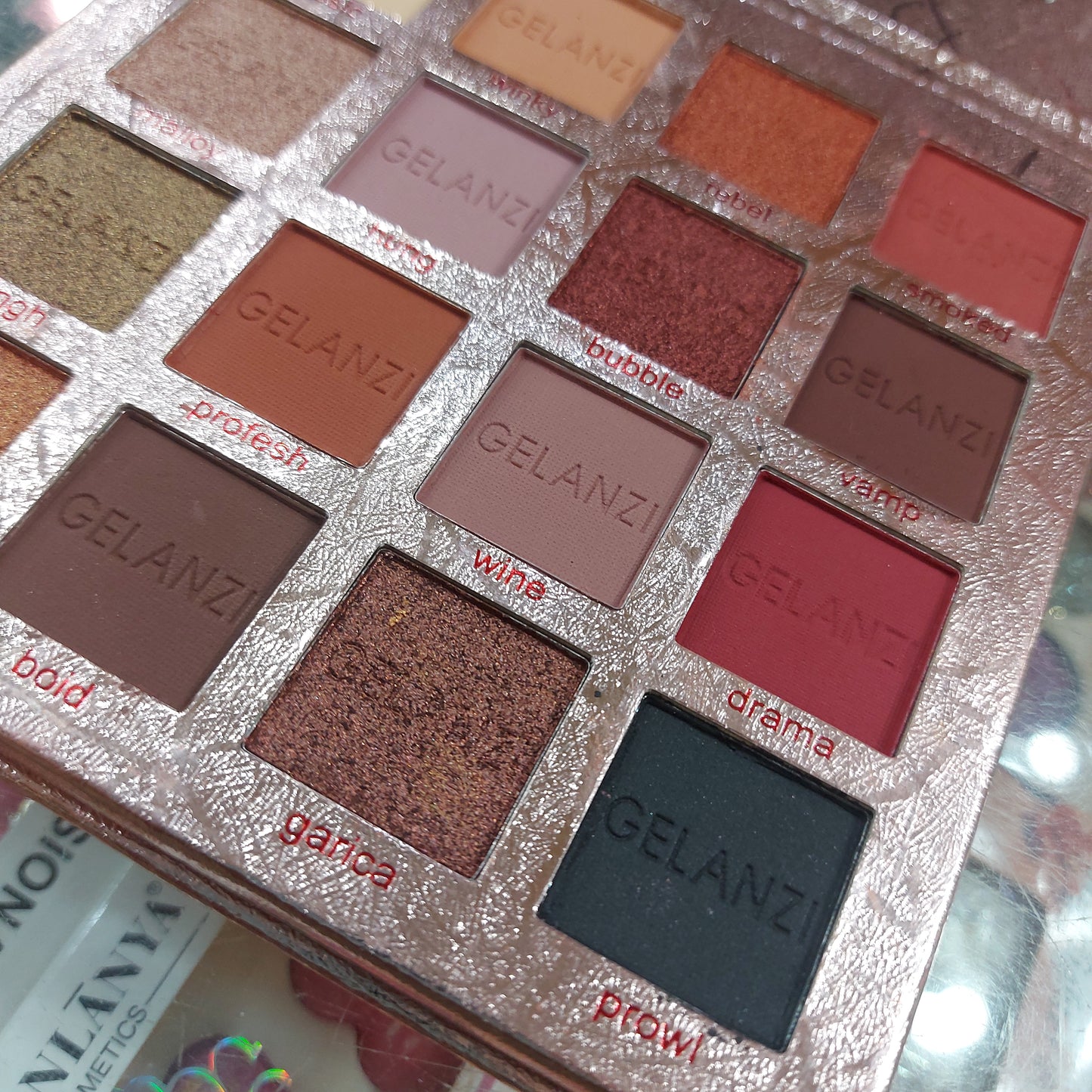 Gelanzi Professional Eyeshadow Palette